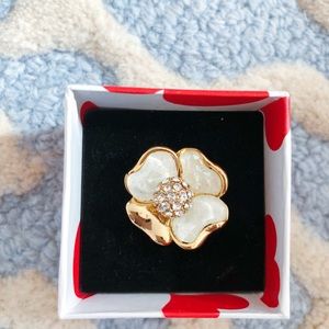 Gorgeous Rhinestone Floral Ring Size 7